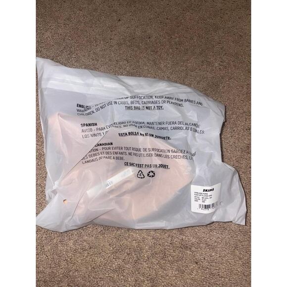 Skims - Picture 2 of 2